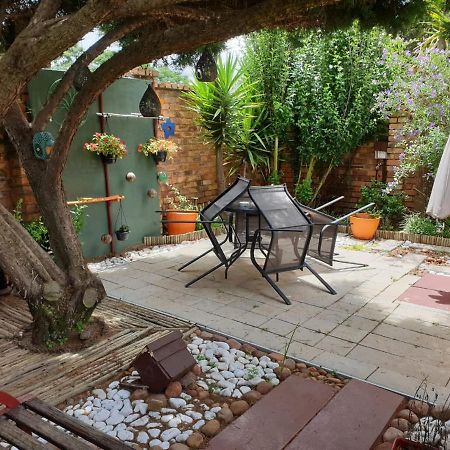 The Lazy Grape Guest Lodge & Spa Benoni Exterior photo