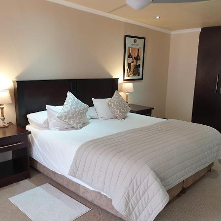 The Lazy Grape Guest Lodge & Spa Benoni Exterior photo