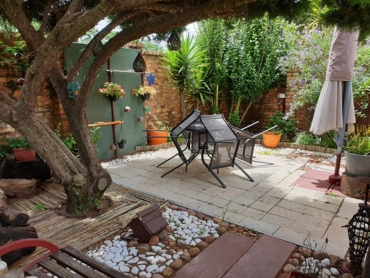 The Lazy Grape Guest Lodge & Spa Benoni Exterior photo