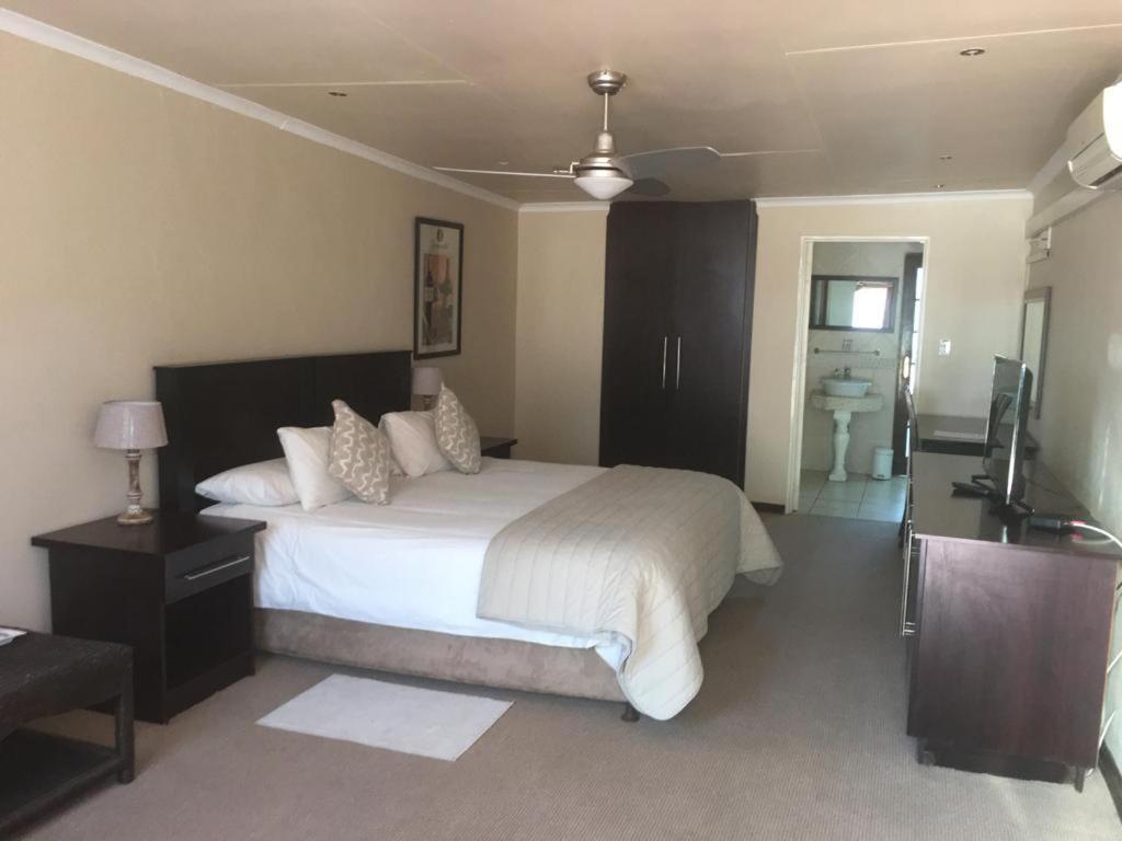 The Lazy Grape Guest Lodge & Spa Benoni Exterior photo