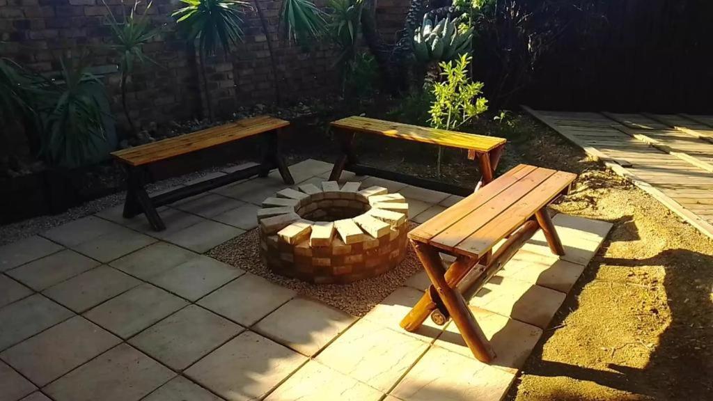 The Lazy Grape Guest Lodge & Spa Benoni Exterior photo