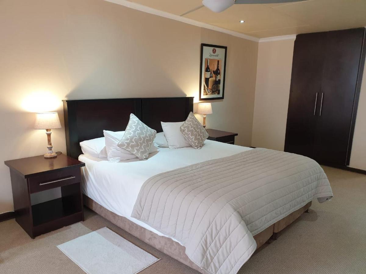 The Lazy Grape Guest Lodge & Spa Benoni Exterior photo