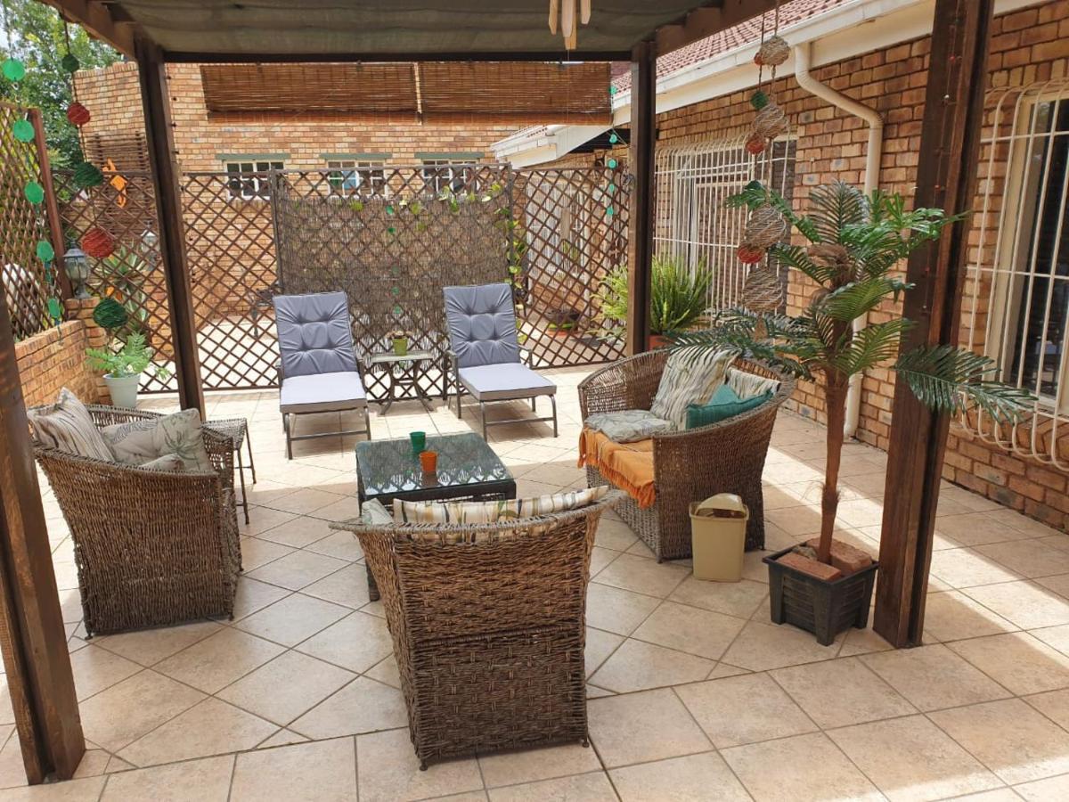 The Lazy Grape Guest Lodge & Spa Benoni Exterior photo
