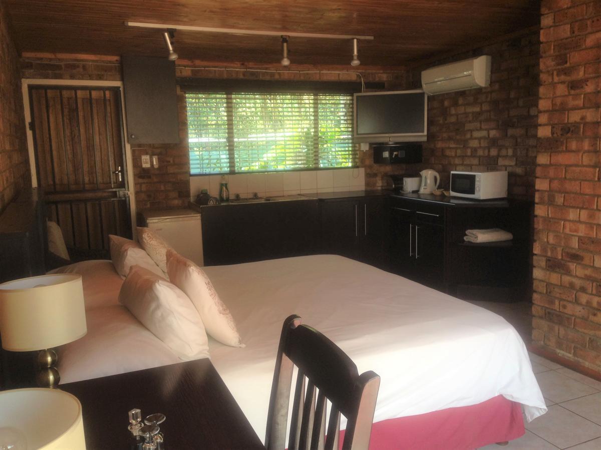 The Lazy Grape Guest Lodge & Spa Benoni Exterior photo