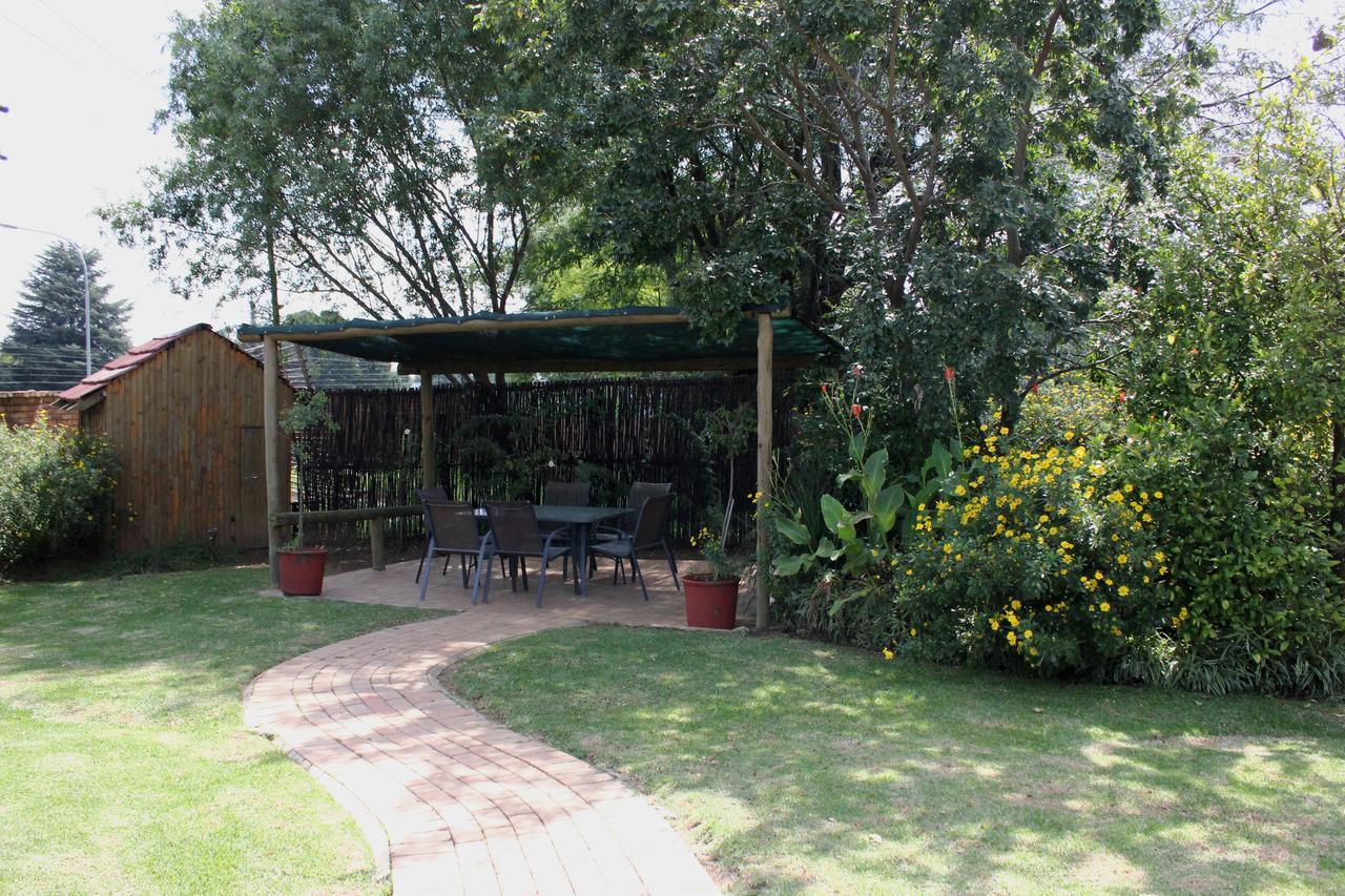 The Lazy Grape Guest Lodge & Spa Benoni Exterior photo