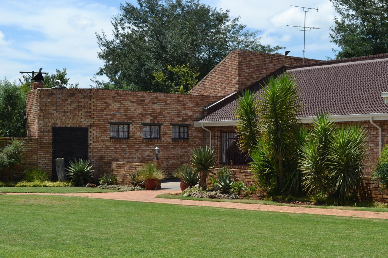 The Lazy Grape Guest Lodge & Spa Benoni Exterior photo