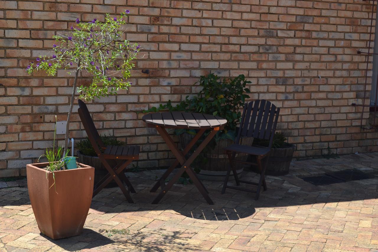 The Lazy Grape Guest Lodge & Spa Benoni Exterior photo