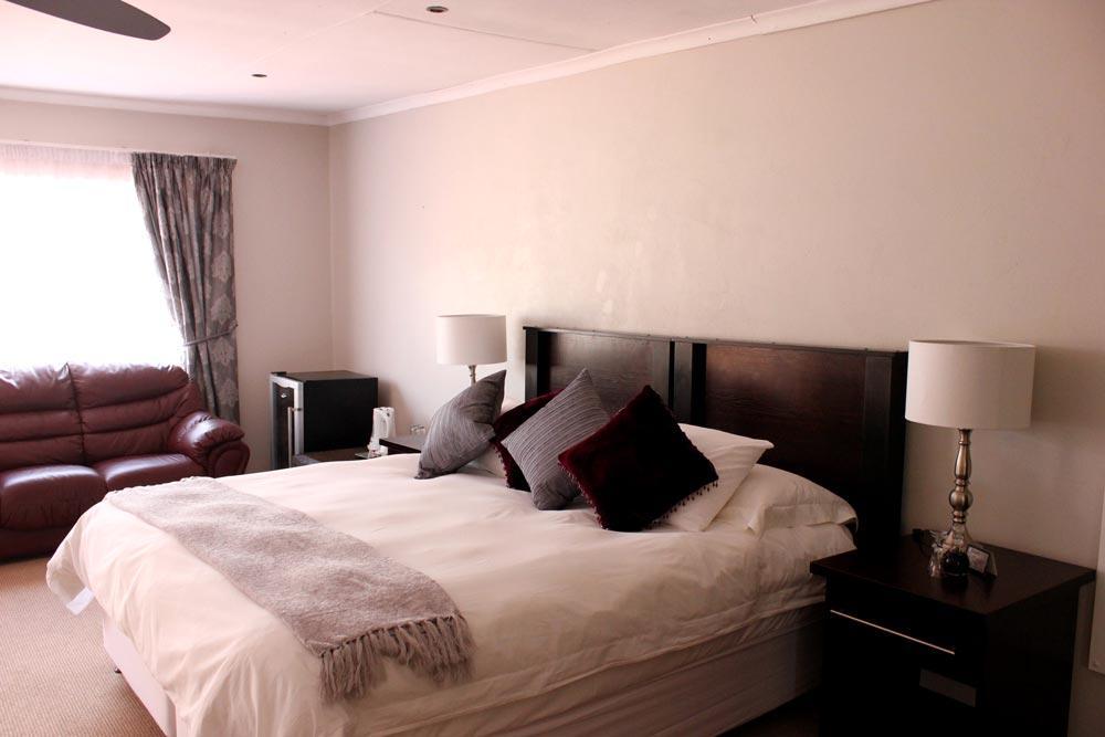 The Lazy Grape Guest Lodge & Spa Benoni Exterior photo